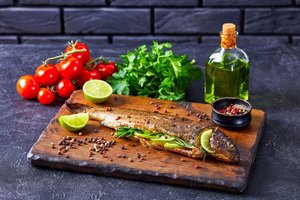 Lengvai paruošiamas lašišos ir salotų receptas: gaivūs skoniai nustebins visą šeimą