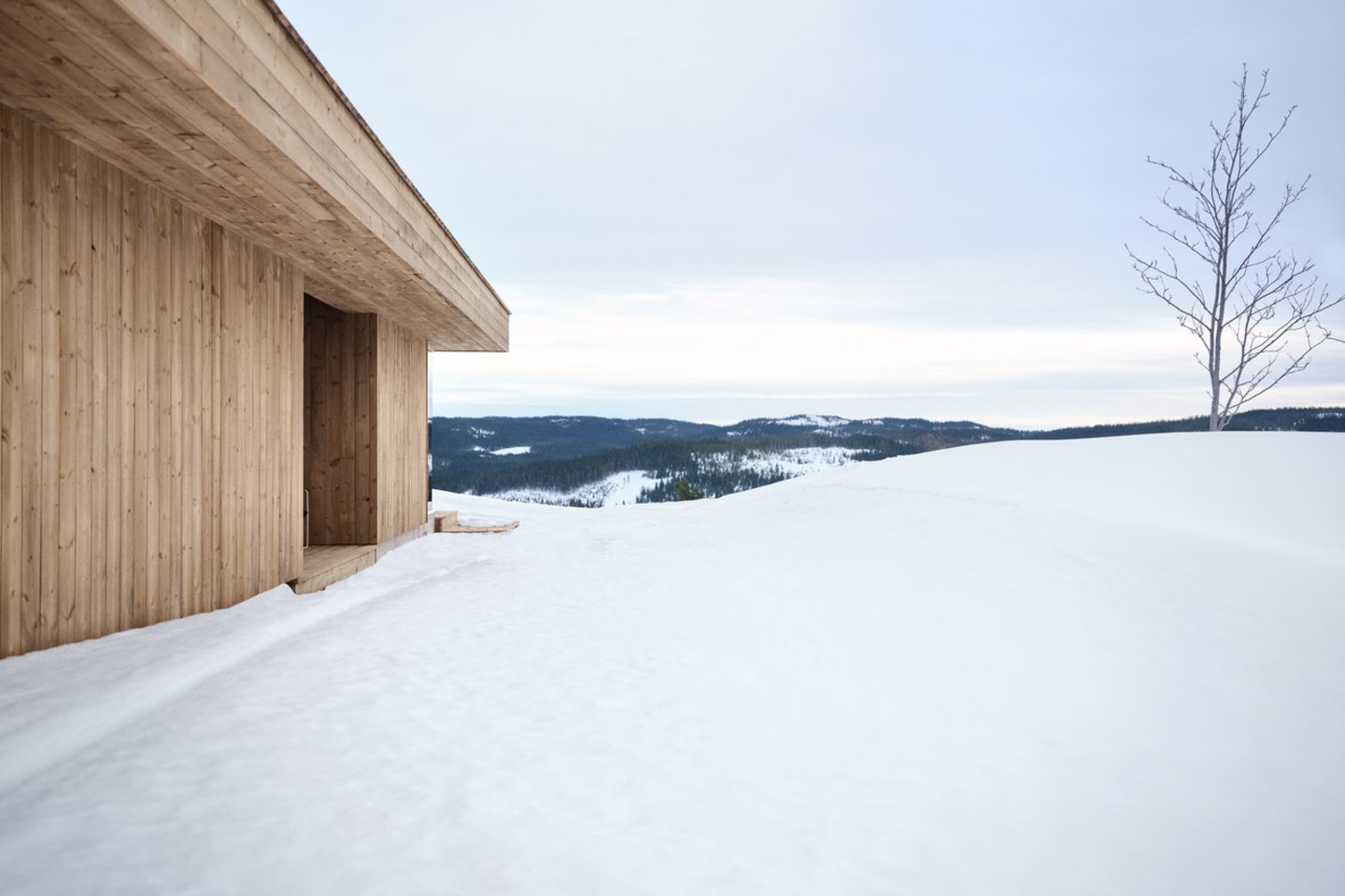 Žiemos namelį sukūrė – „Fjord Arkitekter“.<br>Einar Aslaksen nuotr.
