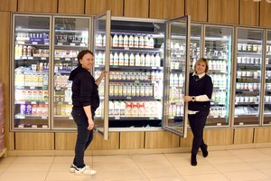 Pirkinių krepšyje – kepsniai ir skanėstai, be jų namo negrįžta ir patys „Norfos“ darbuotojai