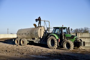 Su srutų pertekliumi susiduriantiems ūkiams taikys išimtis dėl jų išpylimo į laukus