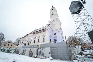 Kauno rotušės sienos po remonto – nebe baltos spalvos: paaiškino, kodėl