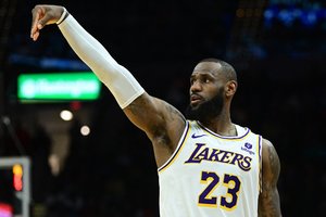 Į Klivlandą grįžęs L. Jamesas tapo „Lakers“ pergalės vedliu