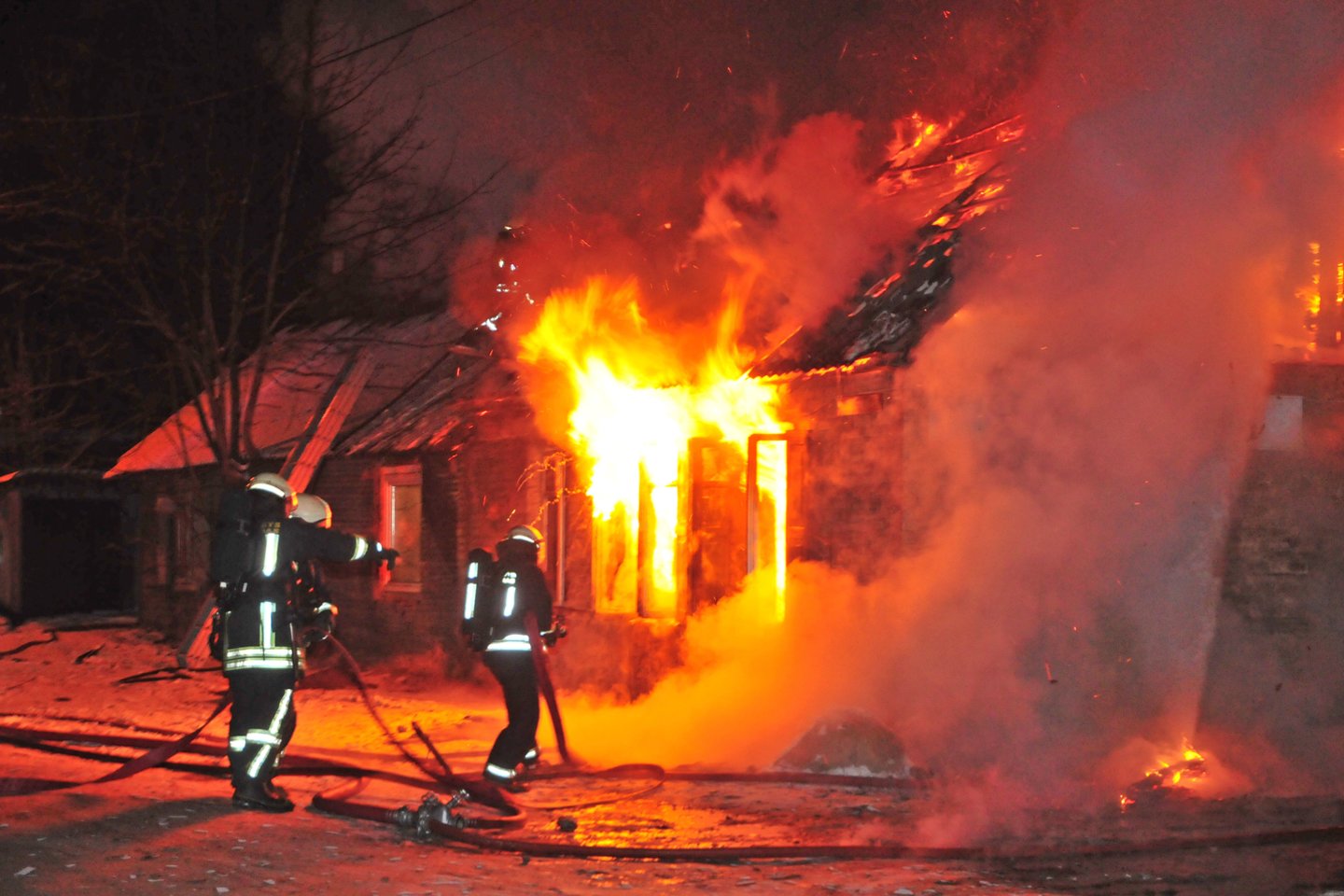  Utenos ir Trakų rajonuose šeštadienį per gaisrus žuvo du žmonės. <br> A. Vaitkevičiaus asociatyvioji nuotr. 