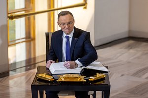 Lenkijos prezidentas pirmadienį prisaikdins naują vyriausybę