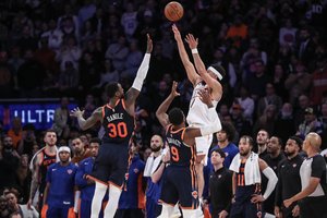 Niujorke – Devino Bookerio magija ir „Suns“ pergalė prieš „Knicks“