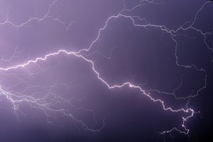 Indijoje dėl žaibo iškrovų žuvo 18 žmonių