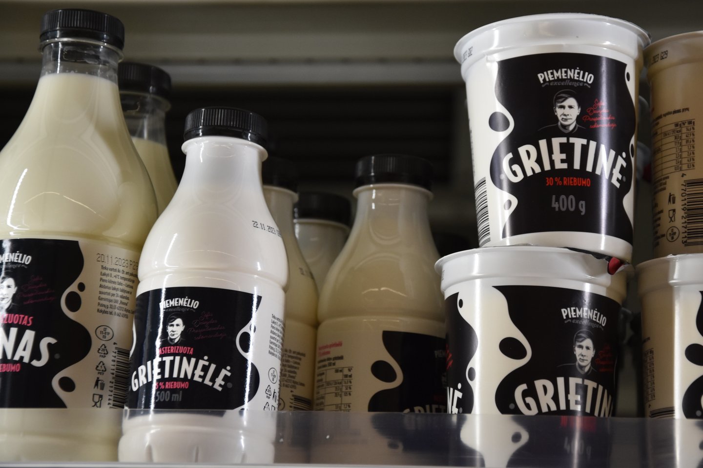 „Piemenėlio“ pieno produktai – viena tų prekių, dėl kurių žmonės specialiai važiuoja apsipirkti į „Norfą“.<br>A.Srėbalienės nuotr.