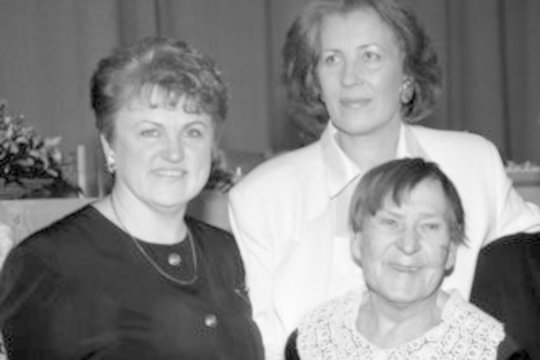 Moterų partijos steigiamajame suvažiavime 1995 pavasaris.Kazimira Danutė Prunskienė,Dalia Teišerskytė ir aktorė Kazimiera Kymantaitė.<br>P.Lileikio nuotr.