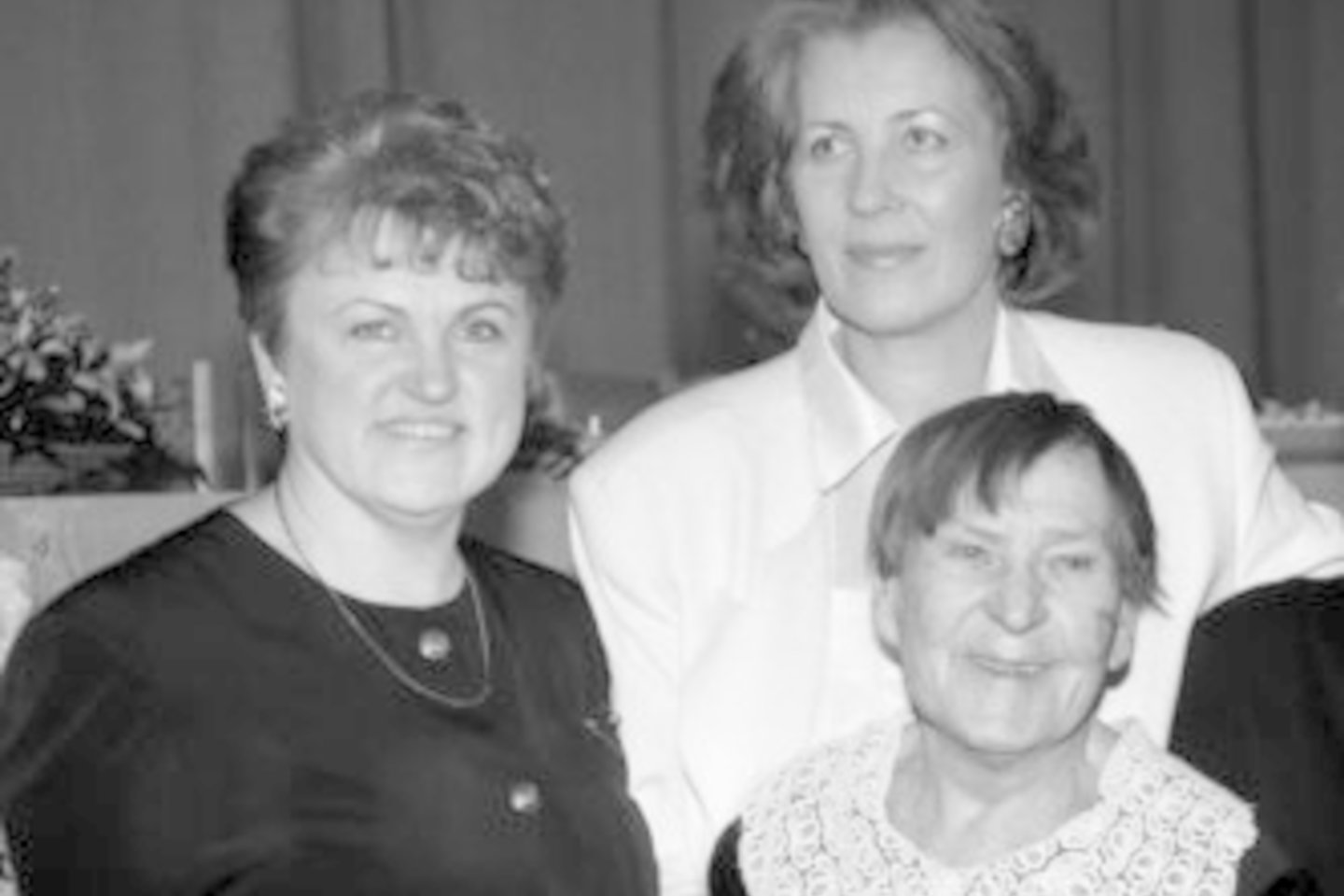 Moterų partijos steigiamajame suvažiavime 1995 pavasaris.Kazimira Danutė Prunskienė,Dalia Teišerskytė ir aktorė Kazimiera Kymantaitė.<br>P.Lileikio nuotr.