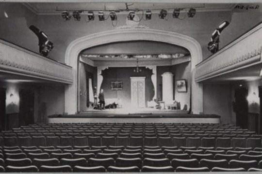 Taip atrodė teatro scena 1951-aisiais.<br> LNDT archyvo nuotr.