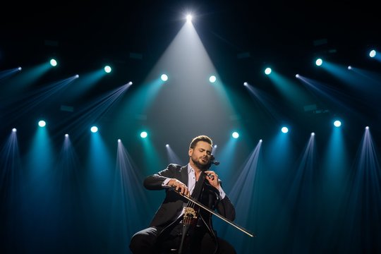 Vasarą Vilniuje koncertuos „2Cellos“ įkūrėjas Stjepanas Hauseris.