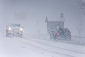 Sniego pilni debesys apgaubė ir dalį Vokietijos: įspėja gyventojus likti namuose