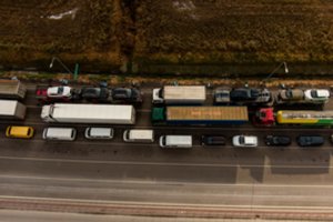 Slovakijos vežėjai grasina nuo penktadienio užblokuosią sieną Ukrainos sunkvežimiams