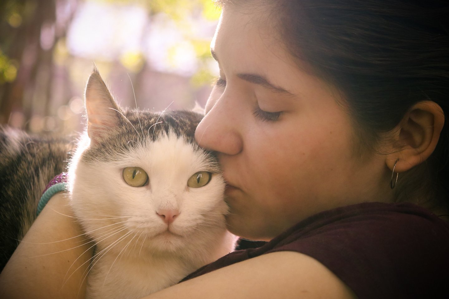  Moteris nežino, ką reikės daryti su jos mylimu katinu.<br> 123rf.com asociatyvioji nuotr.