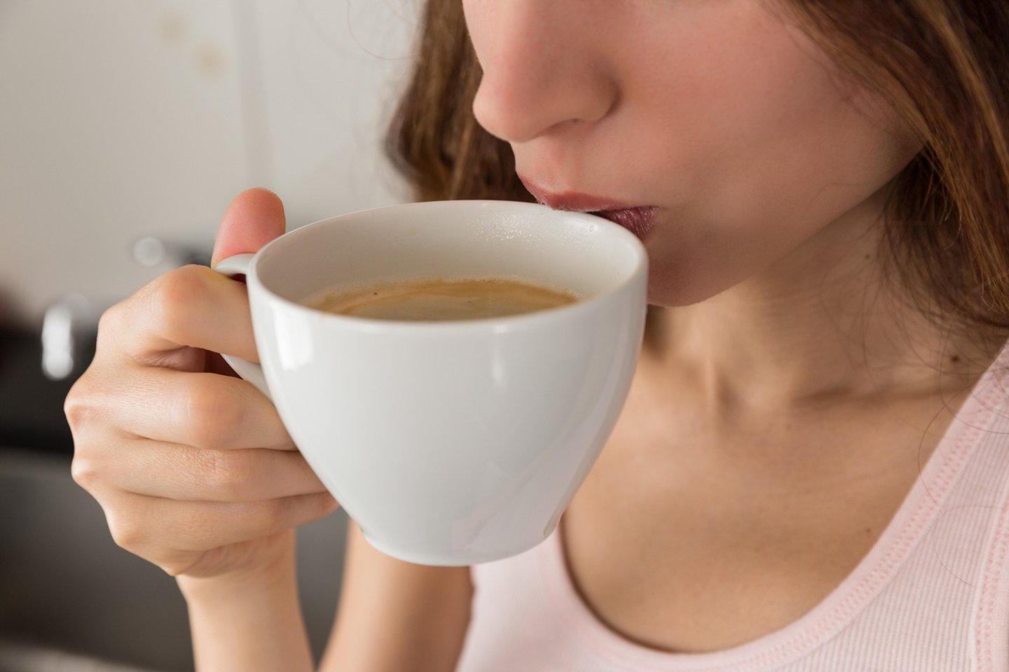Dviejų nedidelių, bet intriguojančių tyrimų analizė rodo, kad didelis kofeino kiekis per dieną gali slopinti smegenų gebėjimą mokytis.<br>123rf nuotr.