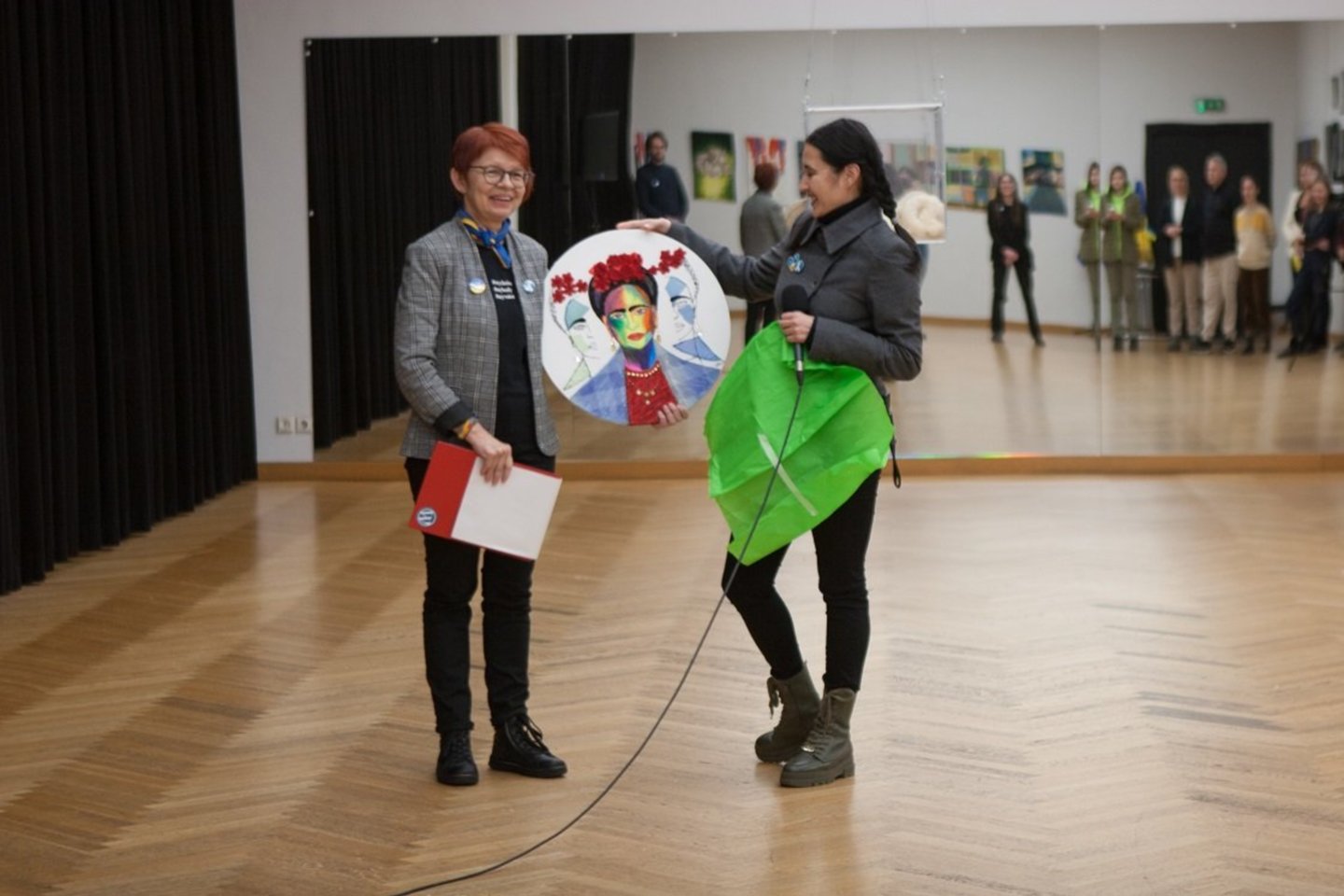 Festivalį atidarė Lietuvoje gyvenančių ukrainiečių menininkių Elviros Drozdovos ir Irynos Rogovets paroda „Prievarta prieš moteris – karo ginklas“.<br>Organizatorių nuotr.