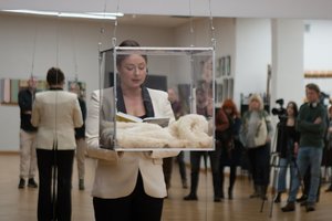 Ar karo veidas tikrai nemoteriškas?