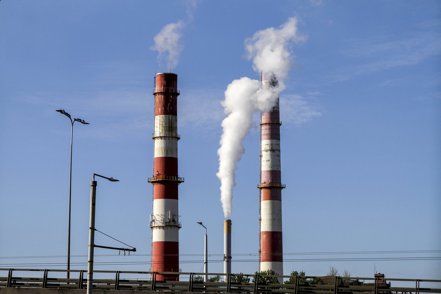 ES valstybės narės ir EP pranešė pasiekę preliminarų susitarimą dėl to, kad būtų ribojamos pramonės emisijos.<br>V.Ščiavinsko nuotr.