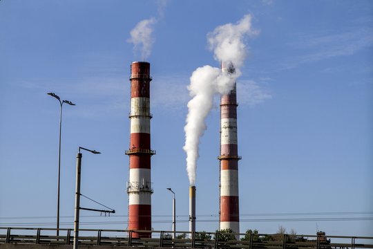 ES valstybės narės ir EP pranešė pasiekę preliminarų susitarimą dėl to, kad būtų ribojamos pramonės emisijos.