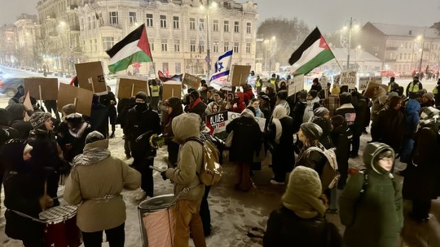 Palestinos tautos dieną – protestas Vilniuje: dešimtys susirinko su plakatais