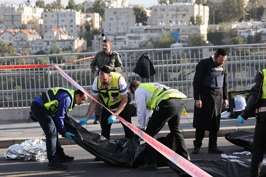 Jeruzalėje per šaudynes žuvo moteris, dar aštuoni žmonės buvo sužeisti.