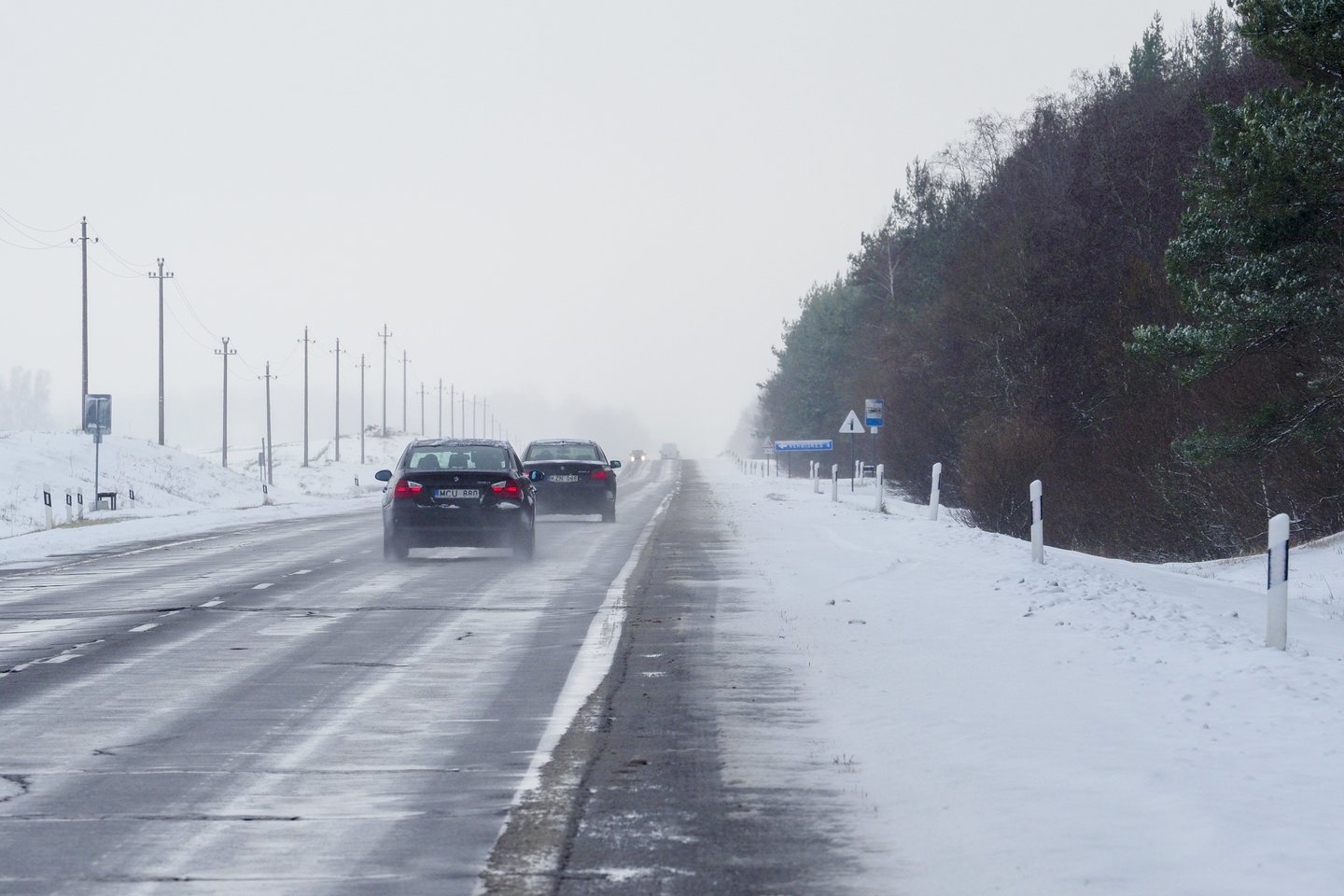 Kelininkai: sudėtingos eismo sąlygos išlieka rytų ir šiaurės Lietuvoje.<br>V.Ščiavinsko nuotr.
