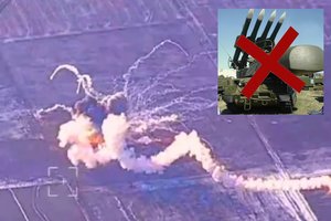 Nepamirštami vaizdai: po ukrainiečių smūgio rusų raketų sistema virto didžiuliu ugnies kamuoliu