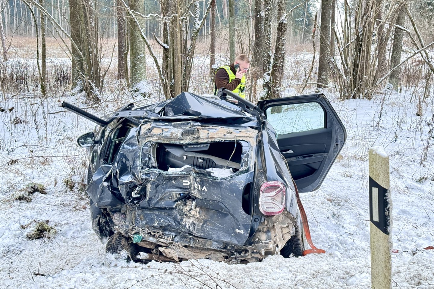  Didelė avarija Vilniuje: susidūrus dviem lengviesiems automobiliams ir miškovežiui nukentėjo žmogus.<br> V.Ščiavinsko nuotr.