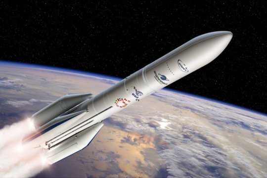 Ketveriais metais vėliau nei planuota, naujoji Europos nešančioji raketa „Ariane 6“ pirmą kartą į kosmosą turėtų pakilti kitąmet.