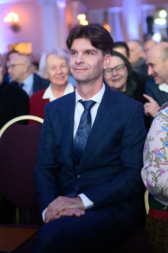 Trečiadienio vakarą į sostinės Vaidilos teatrą rėmėjus susikvietęs advokatas Ignas Vėgėlė galiausiai paskelbė dalyvausiantis prezidento rinkimuose.<br>V.Skaraičio nuotr.