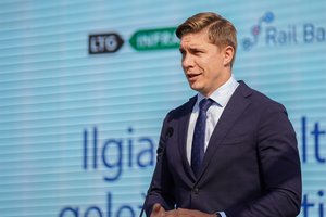 Įtarimų sulaukęs M. Sinkevičius laikinai stabdo narystę LSDP, traukiasi iš LSA vadovo posto