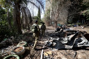 Į teritoriją prie Libano ir Izraelio sienos grįžo smurtas, „Hamas“ Gazoje laiko 136 įkaitus