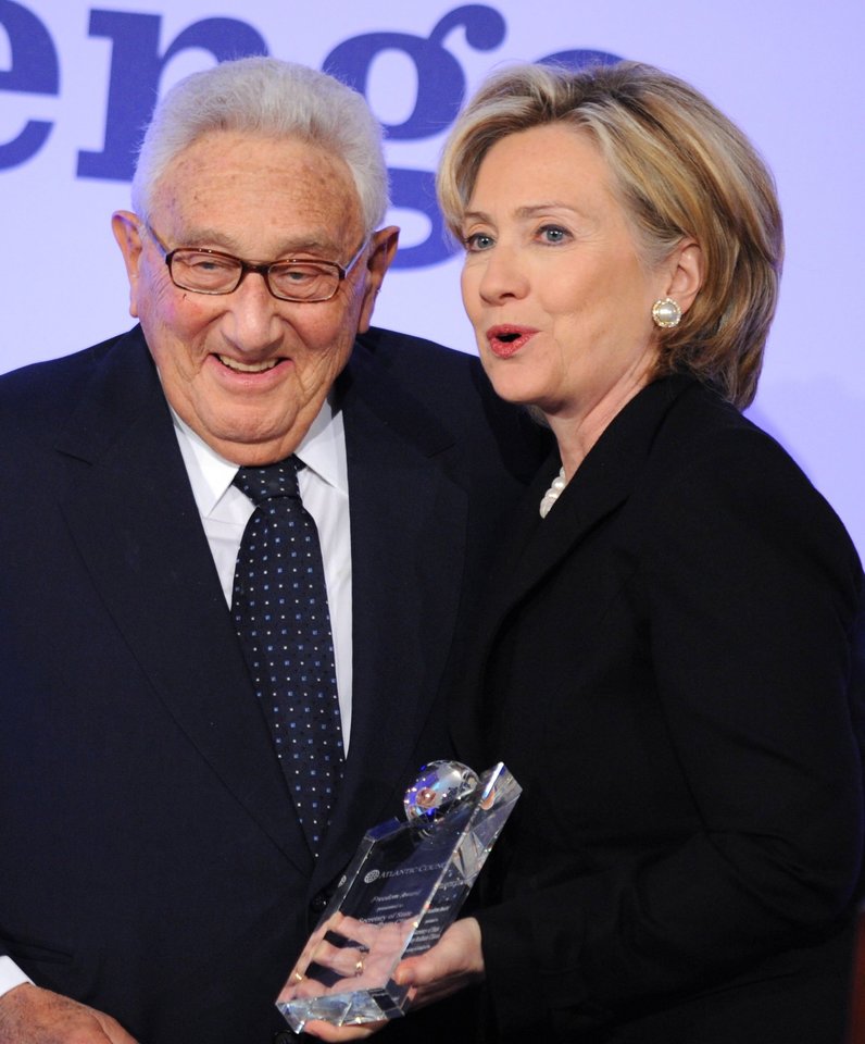  H. Kissingeris ir H. Clinton.<br>EPA-ELTA nuotr.