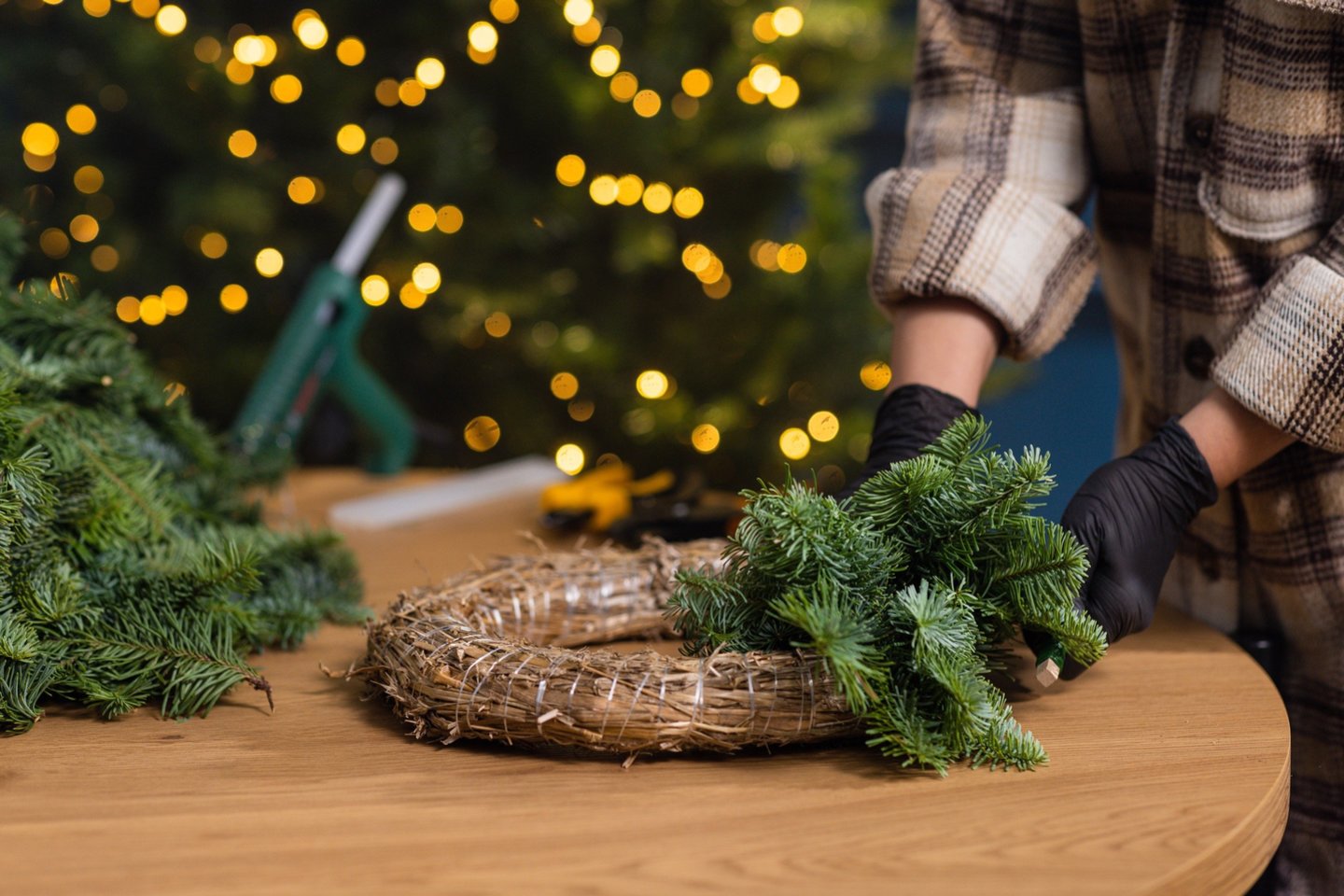 Kalėdinius žaisliukus galite pasigaminti iš orkaitėje sudžiovintų citrinos ar apelsino griežinėlių.<br>„Senukų“ nuotr.