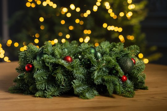 Kalėdinius žaisliukus galite pasigaminti iš orkaitėje sudžiovintų citrinos ar apelsino griežinėlių.