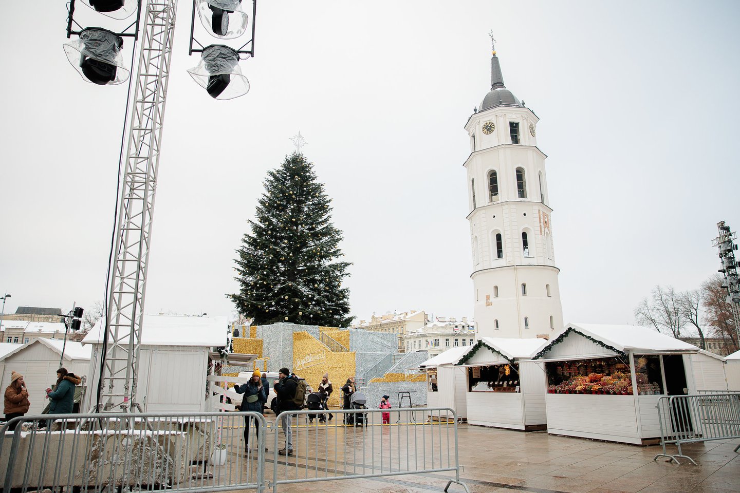 Kalėdų miestelis Vilniaus katedros aikštėje.<br> J.Elinsko / ELTA nuotr.