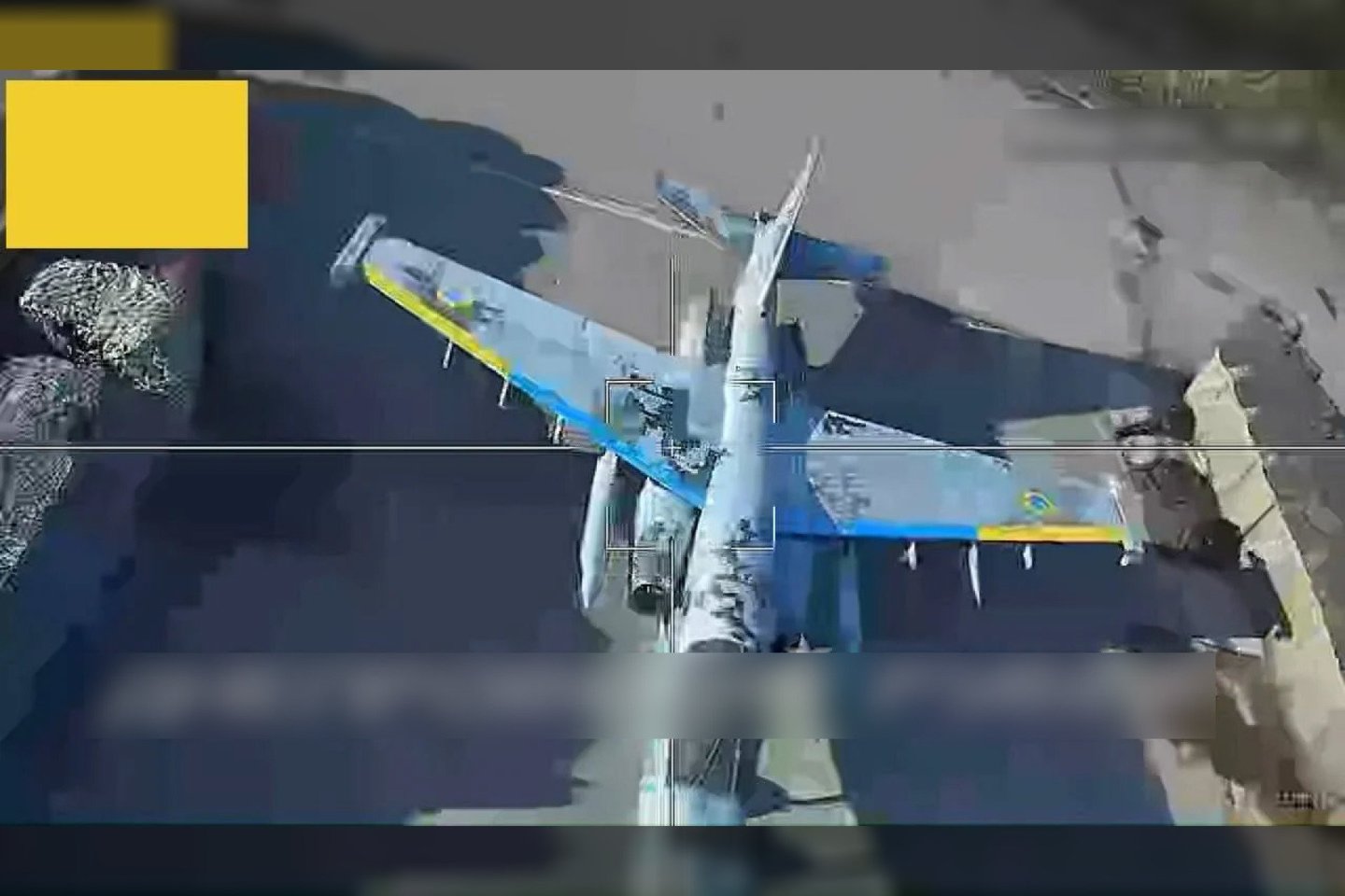  „Telegram“ kanaluose buvo paskelbta filmuota medžiaga, kurioje užfiksuotas, kaip teigiama, dar vieno orlaivio sunaikinimas karinėje oro pajėgų bazėje pietų Ukrainoje.<br> „Defence Blog“ iliustr.