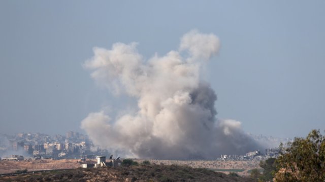 Nauji smūgiai Gazos Ruože: Izraelis mėto skrajutes gyventojams su raginimais pasitraukti