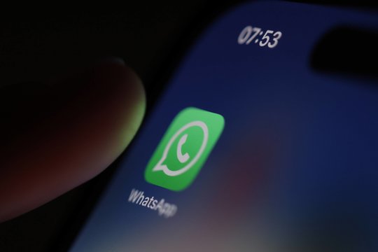 Rusų siunčiamas „WhatsApp“ ir kitas žinutes ukrainiečiai perima, įskaitant dokumentus, garso ar vaizdo įrašus.