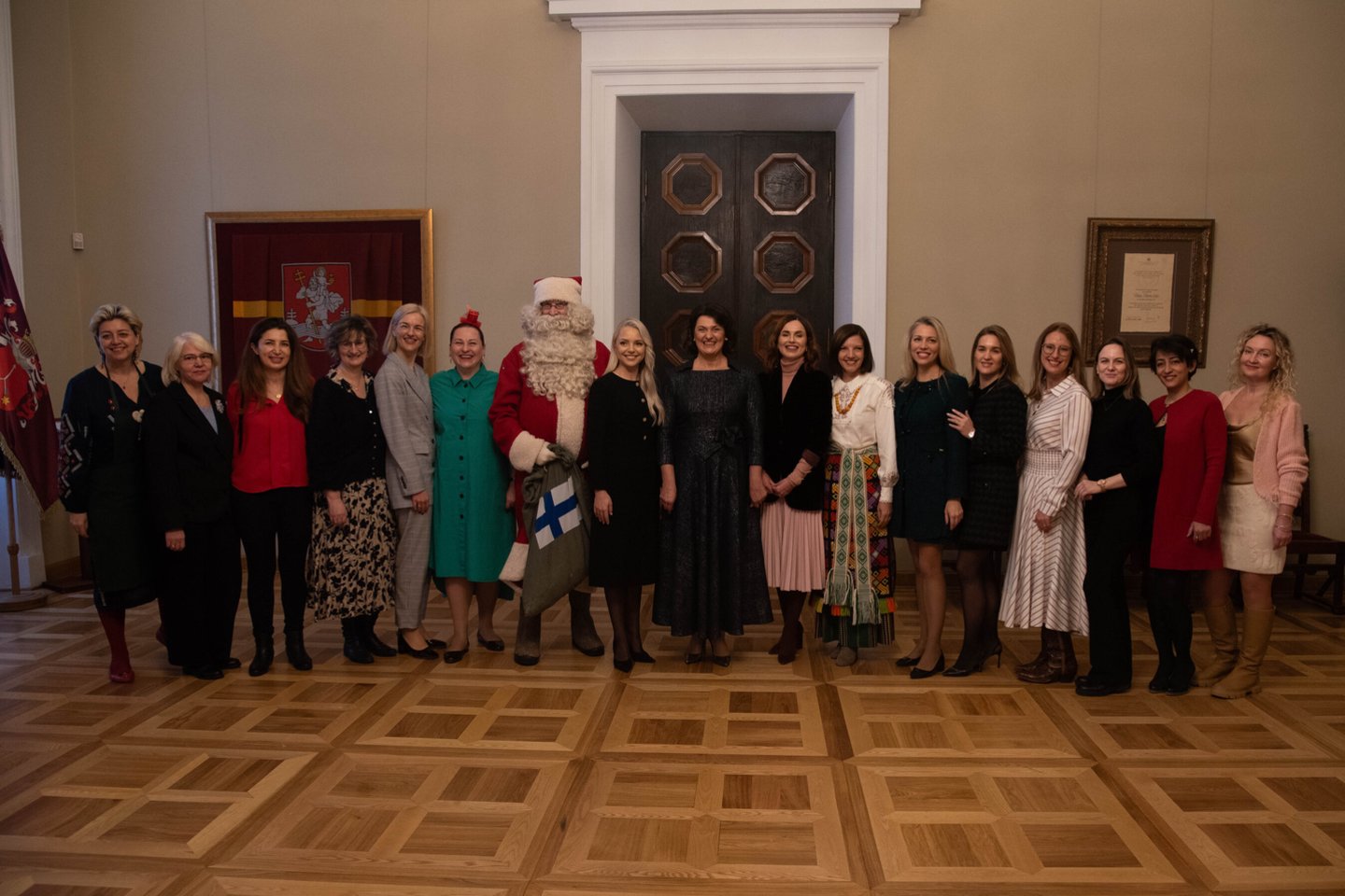  Šį šeštadienį vilniečius ir miesto svečius į Vilniaus Rotušę sukvietė 21-oji Tarptautinė Kalėdų labdaros mugė.<br> Organizatorių nuotr.