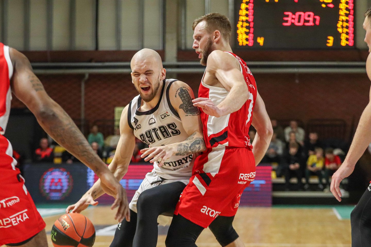 Vilniaus „Ryto“ ekipa žaidžia Mažeikiuose su „M Basket“ klubu.<br> LKL nuotr.