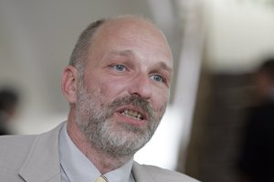 Paaiškėjo, kur ir kada bus galima atsisveikinti su signataru S. Pečeliūnu