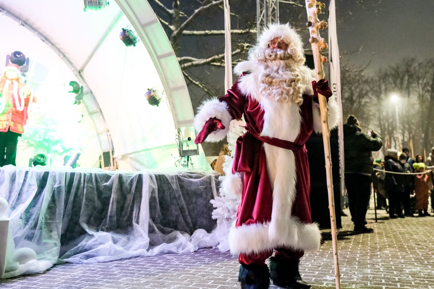 Kretingoje įžiebta Kalėdų eglė.<br>Kretingos rajono savivaldybės nuotr.