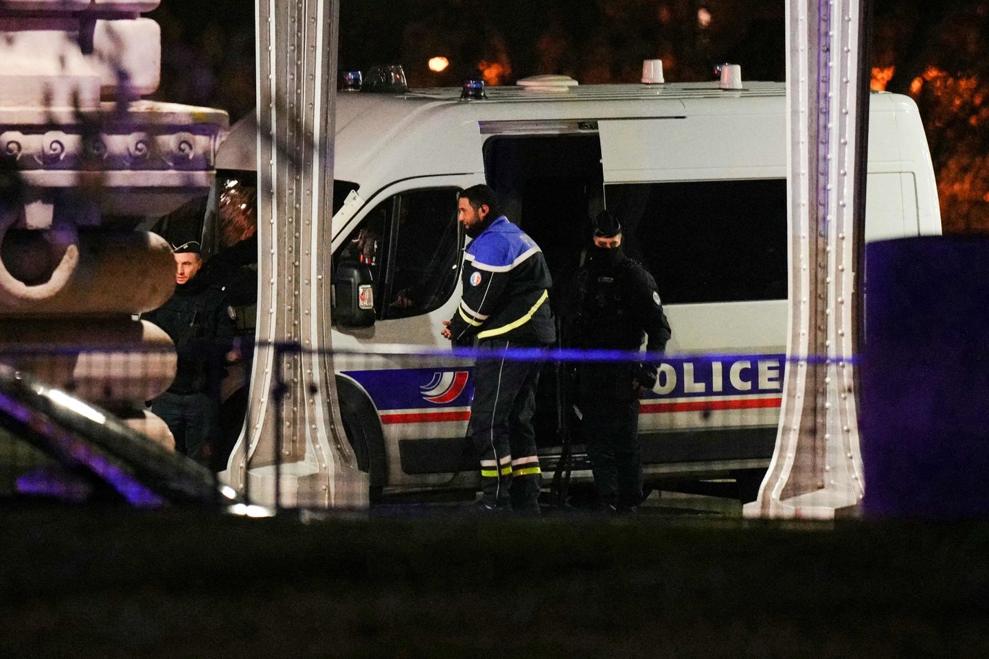  Per spėjamą islamistinį išpuolį Paryžiuje nužudytas jaunas vokietis, dar du žmonės sužeisti.<br> AFP/Scanpix nuotr.