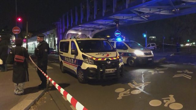 Spėjamas islamistinis išpuolis netoli Eiffelio bokšto pareikavo aukų: policija pateikė daugiau detalių