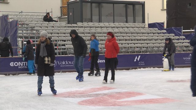 Vilniečius ir miesto svečius kviečia į ypatingą ledo čiuožyklą: lankytojai neslepia džiaugsmo