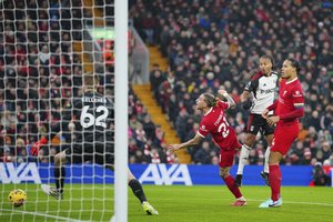 Anglijoje „Liverpool“ įvarčių lietaus šou įspūdingai išsigelbėjo dviem taikliais smūgiais