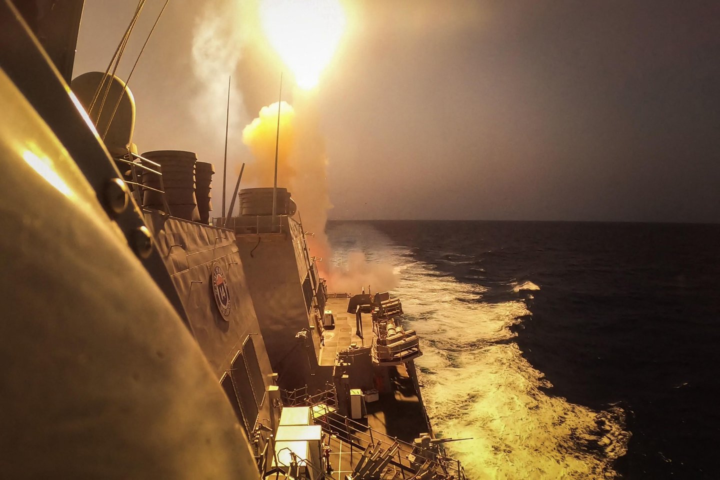 Izraelio ir „Hamas“ karas. „USS Carney“ laivas.<br> AFP/Scanpix nuotr.