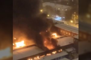 Maskvoje – didelio masto gaisras: liudininkai pranešė apie sprogimą gamykloje