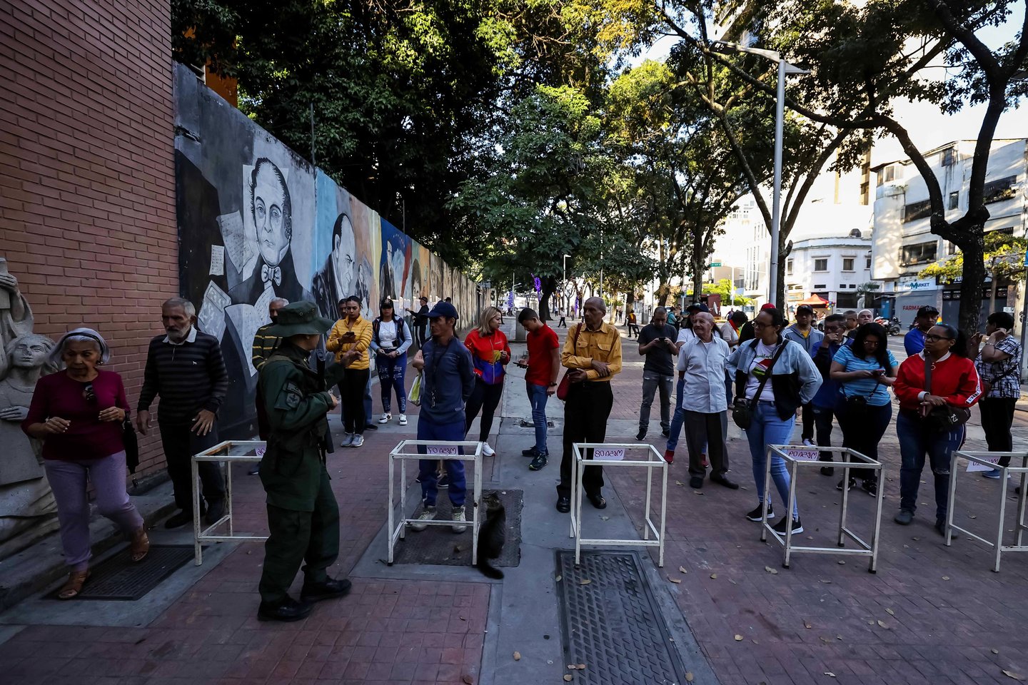 Venesueloje per referendumą pademonstruota didžiulė parama pretenzijoms į Gajanos teritorijas.<br>EPA-ELTA nuotr.